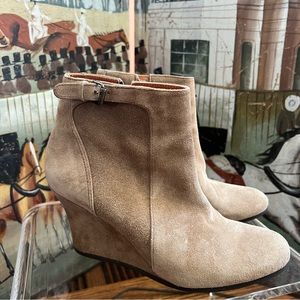 LANVIN tan suede wedge ankle boot, 38 US 8. Great Condition  BEAUTIFUL